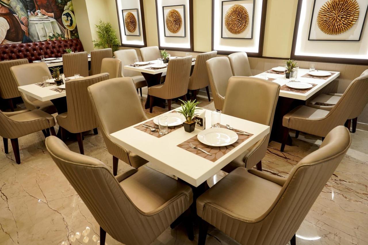 M2 Square By Monday Premium Hotel Nagpur Eksteriør billede