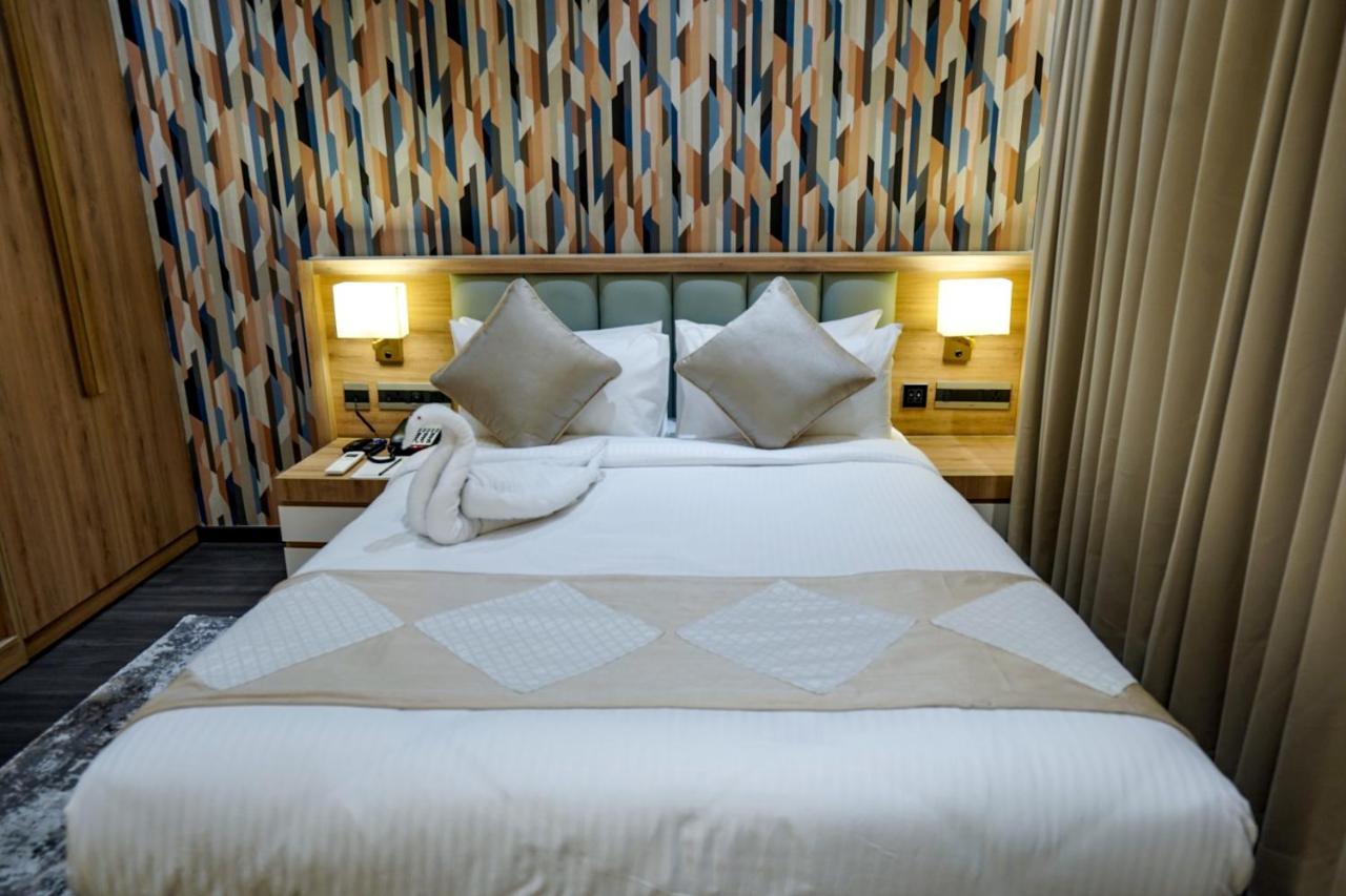 M2 Square By Monday Premium Hotel Nagpur Eksteriør billede