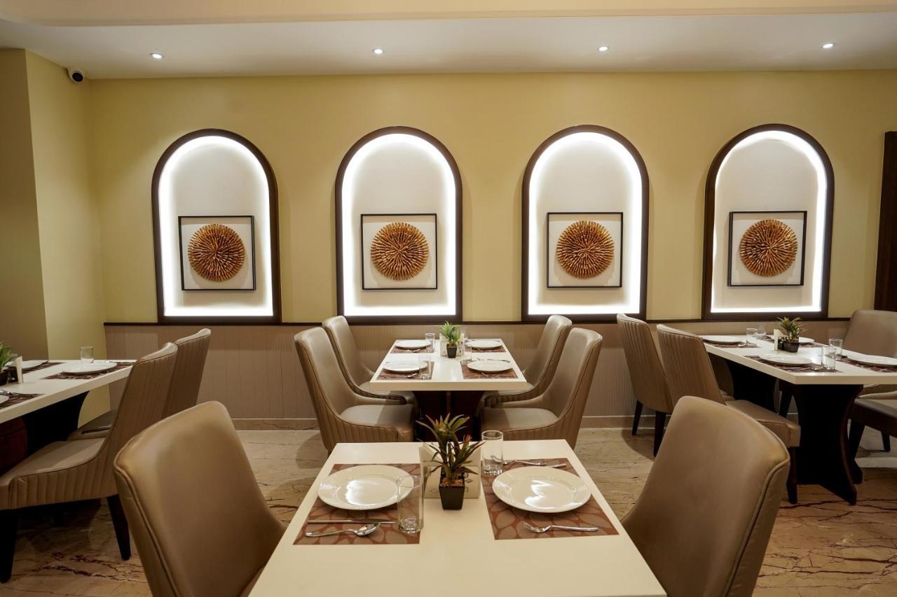 M2 Square By Monday Premium Hotel Nagpur Eksteriør billede