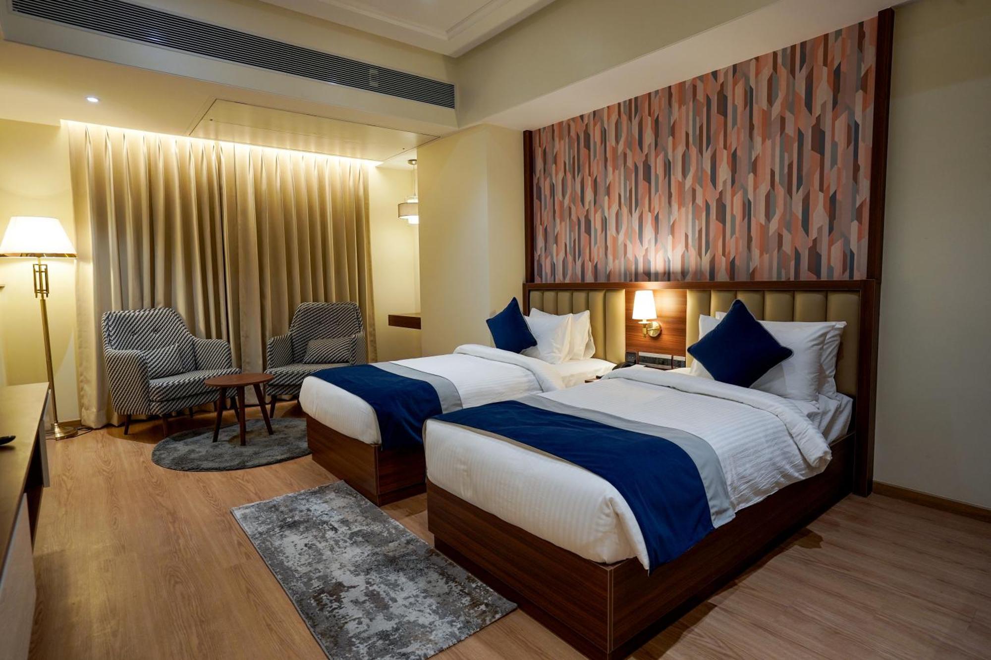 M2 Square By Monday Premium Hotel Nagpur Eksteriør billede